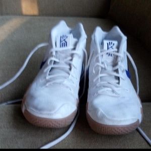 Kyrie 4 size 10.5